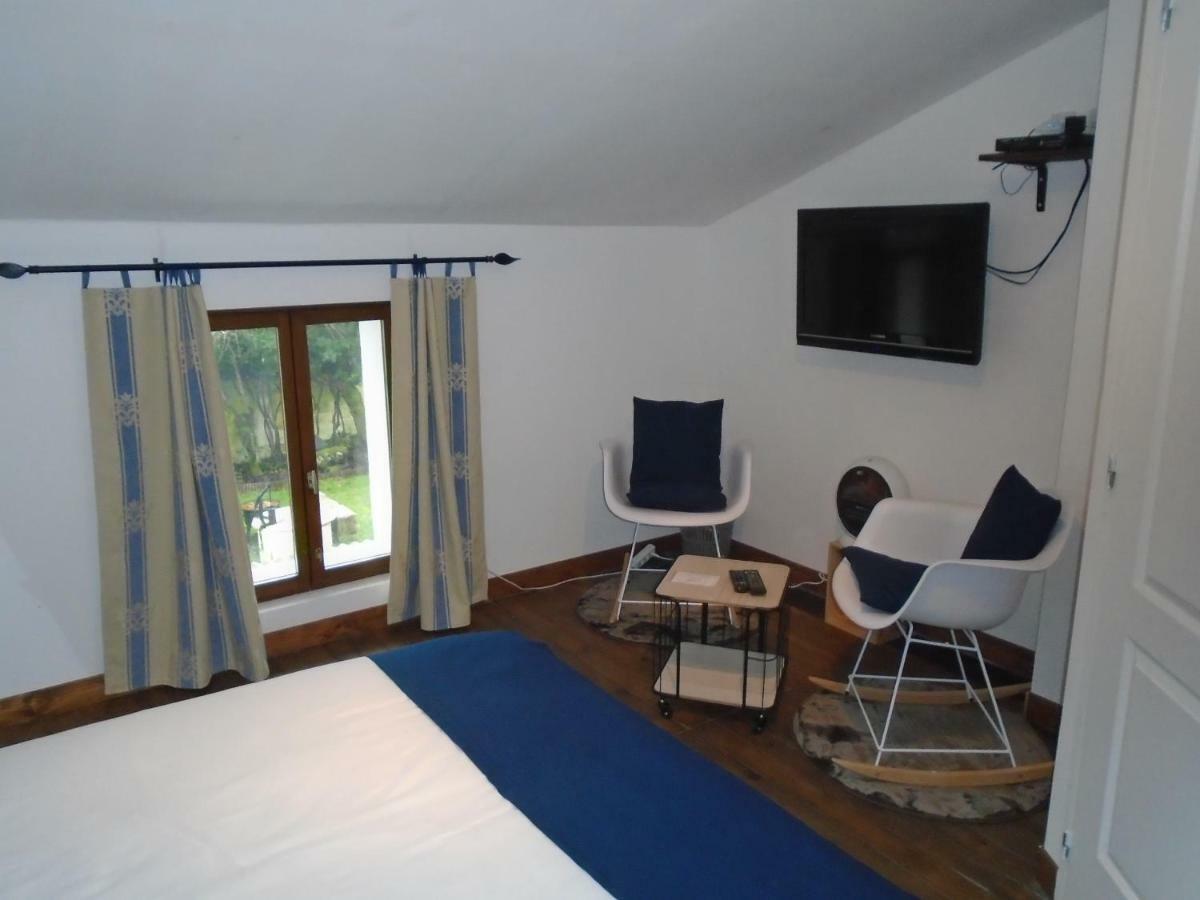 Bed and Breakfast 43 Rue des Quarts à Ménesplet Extérieur photo